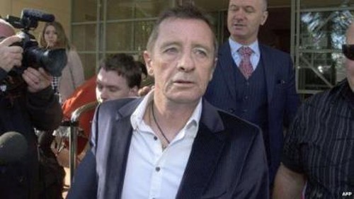 Thành viên AC/DC Phil Rudd lại 'bò ra tòa' vì rượu